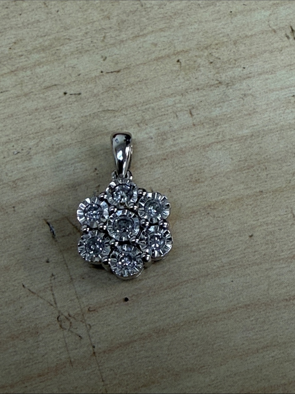 Sparkling Flower Cluster Pendant Necklace - White/Silver